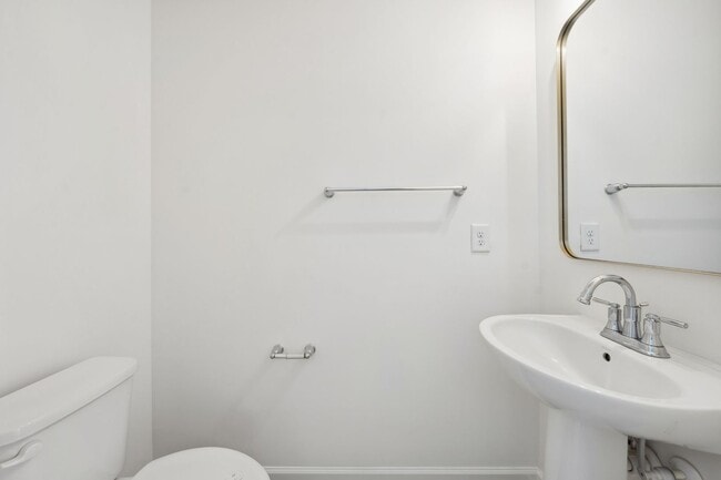 Photo - Light and bright 4 bed/ 2,5 bath with fenced back yard and practical glamour!