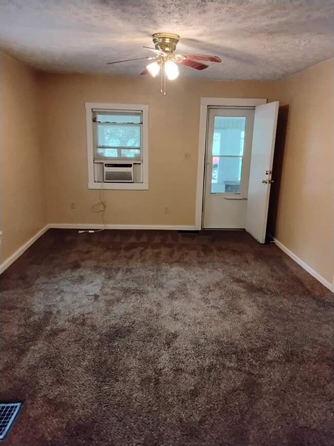 Photo - 76 N Hatfield St