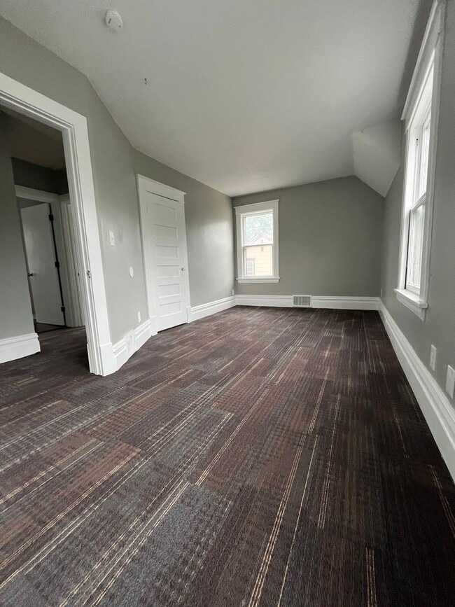 Photo - Amazing 3 Bedroom 1 Bathroom Home in West St. Paul