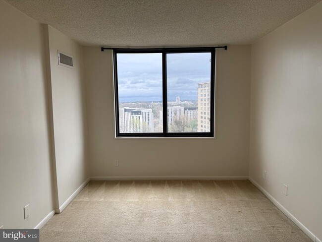 Photo - 5225 Pooks Hill Rd Unidad 1517N