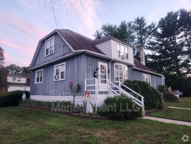Building Photo - 1 Chestnut Ave Unit A Rental