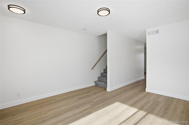 Photo - 35942 Vinewood St