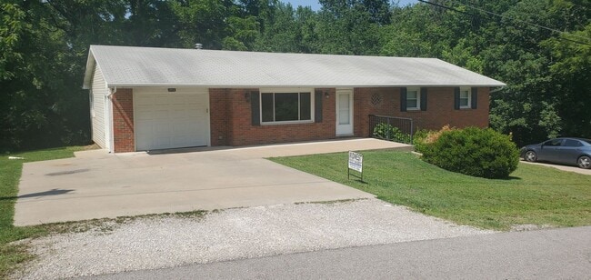 Building Photo - 3211 Martha Dr Unit Apt A
