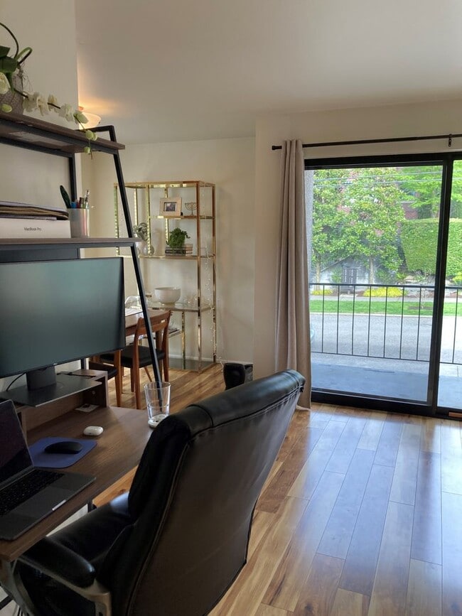 Photo - Eastlake Condo Unidad 201