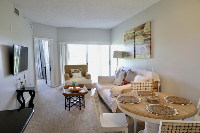 Building Photo - 2060 Greenview Shores Blvd Unit 319