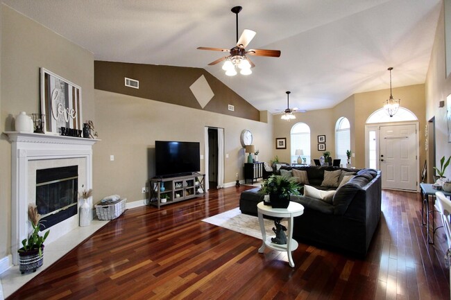 Photo - 624 Territory Ln