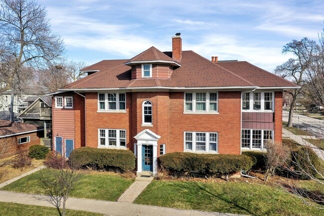 Building Photo - 32 N Ashland Ave Unit #2