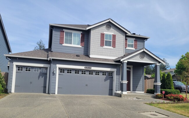 3 bedroom home with 3 car garage on corner... - 3 bedroom home with 3 car garage on corner...