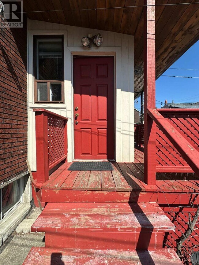 Photo - 145 Gladstone Ave