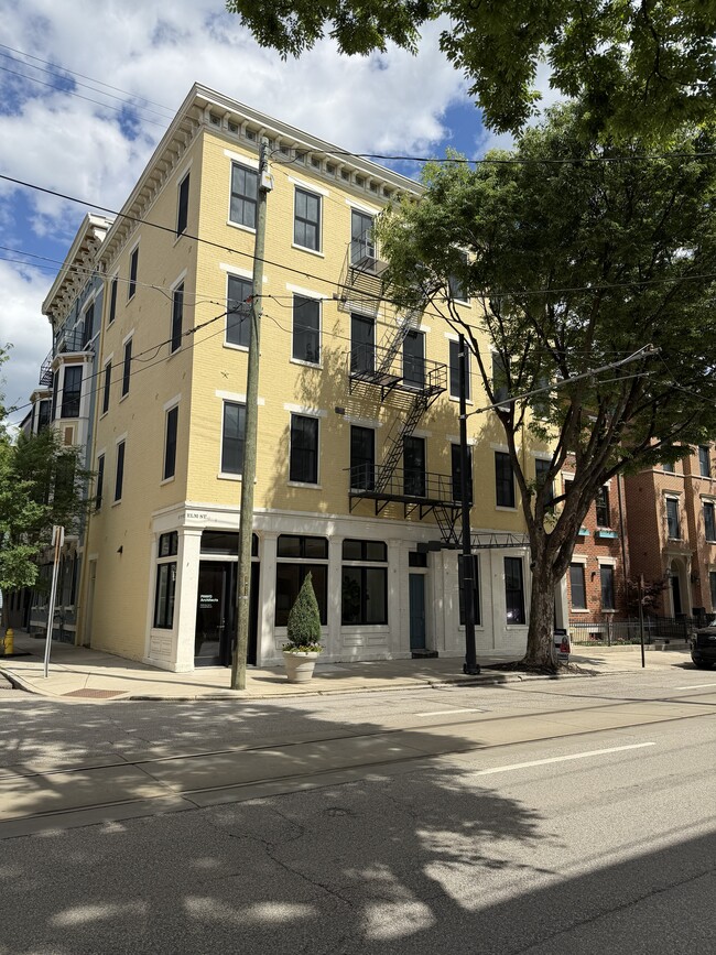 Building Photo - 1432 Elm St Unit 2A