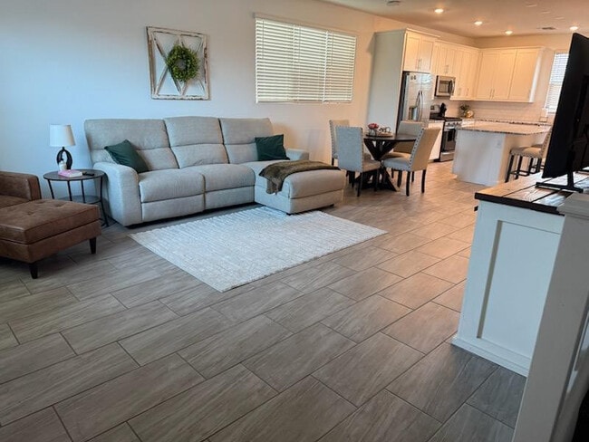 Photo - 1123 E Newland Dr