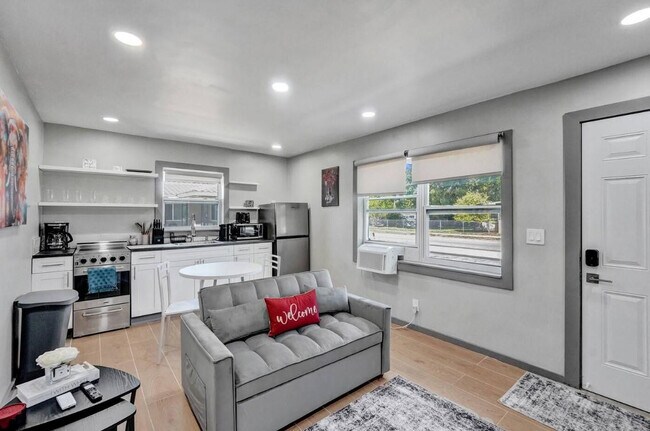 Photo - 824 S 20th Ave Unit 2