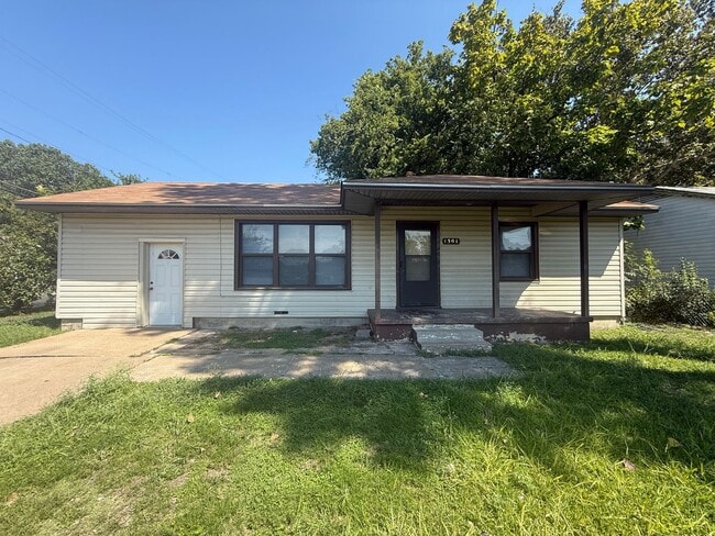 Building Photo - 1301 E Avenue H Rental
