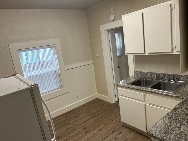 Photo - Y Street Unidad Apt 2