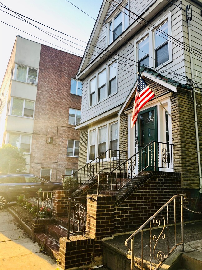 Building Photo - 43 W 36th St Unit 1