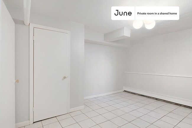 Photo - Room in Shared 6 bed/2 bath home Unidad D