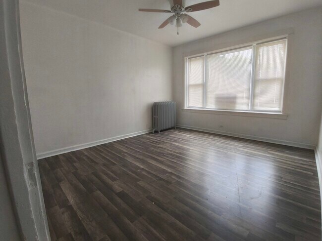 2542 W 64th St