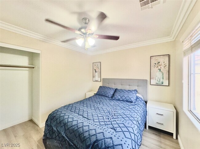 Building Photo - 8842 Sierra Linda Dr