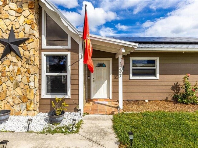 1297 SE Floresta Dr