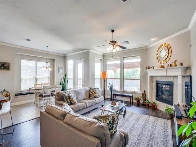 Photo - 321 Valentino Wy