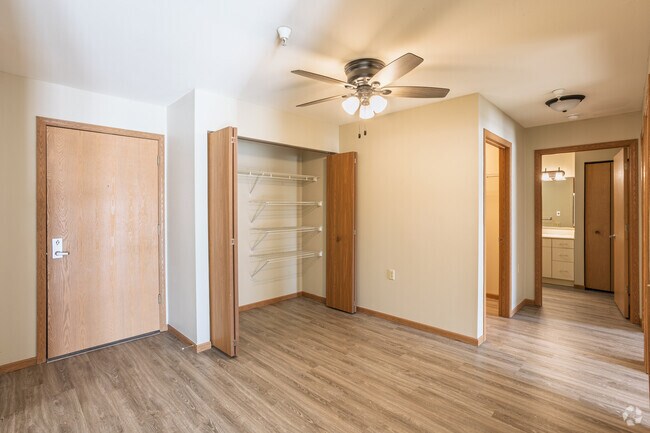 2BR, 1BA - 925SF - Dining Room