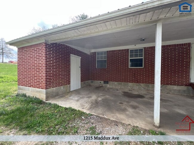 Photo - 1215 Maddux Ave