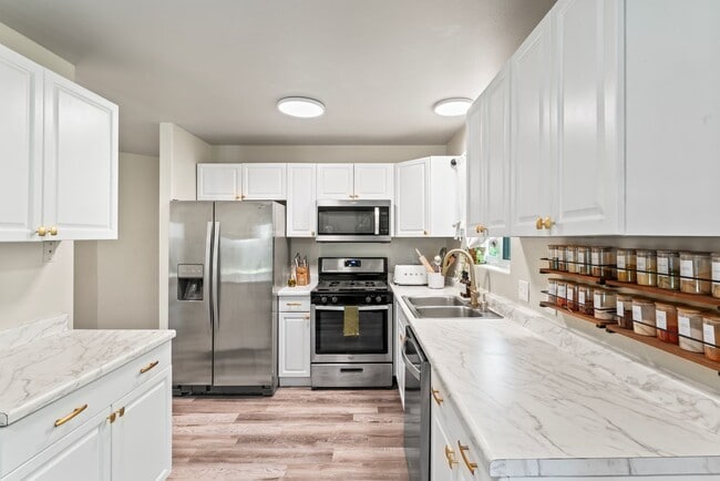 Photo - 9101 Lakehurst Dr Unidad #2