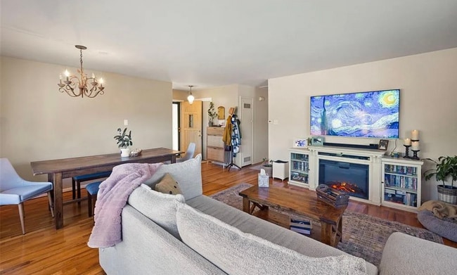 Photo - 1868 Northview Dr