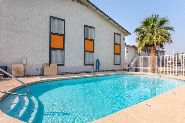 Piscina - The Axis on Mcdowell