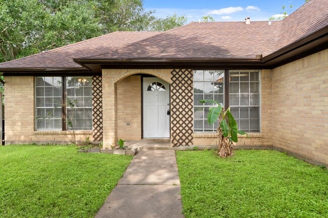 Photo - 2220 Spruce Dr