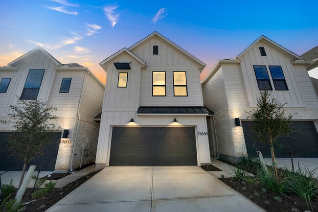 Farmhouse style Architecture - The Villas at Bella Vista Rental