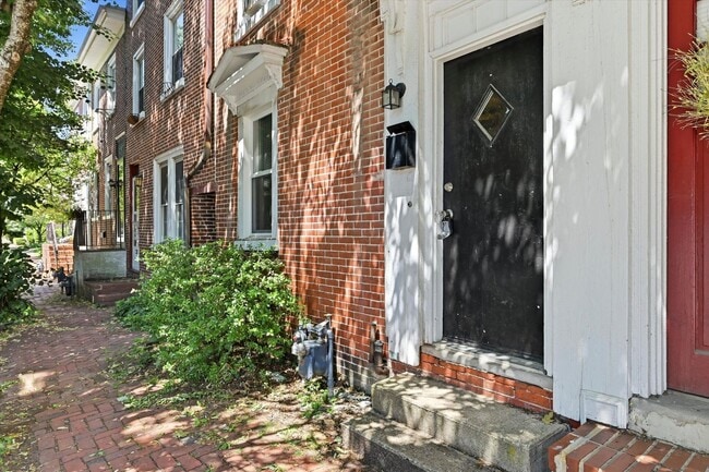 Photo - 203 W Union St