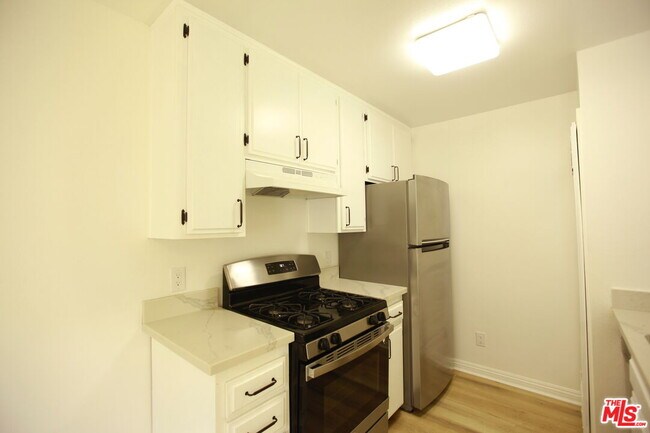 833 Orange Grove Ave Unit 2