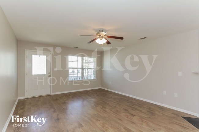 Photo - 301 Lind Point Ln