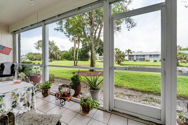 Building Photo - 18081 SE Country Club Dr Unit 132 Rental