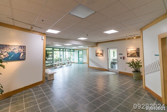 Photo - 215 N King St