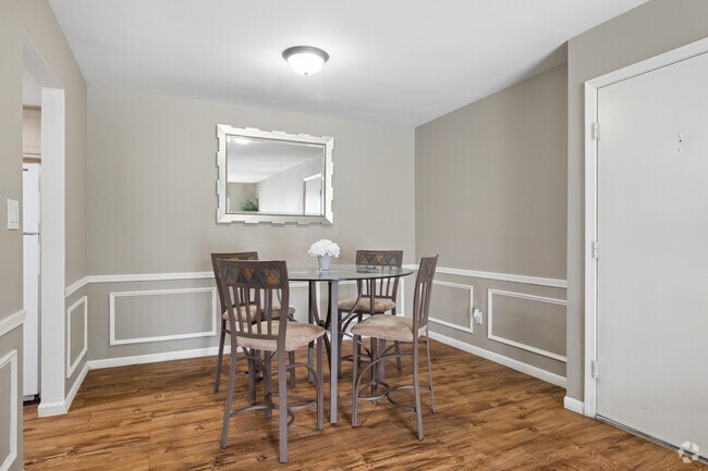 2BR, 1BA - 850SF - Dining Room
