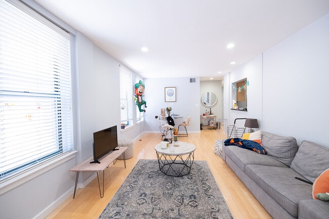 Photo - 1661 Washington St