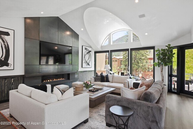 Photo - 120 S Spring St