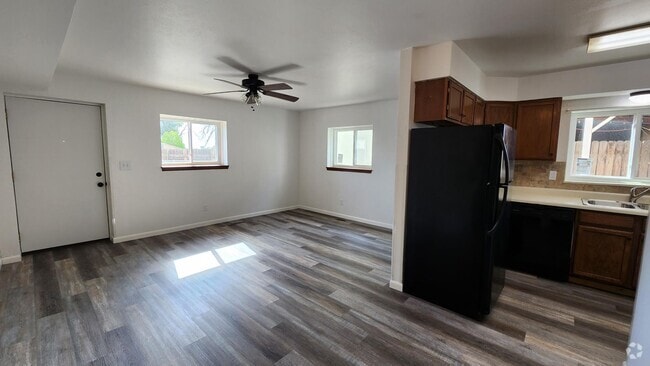 Building Photo - 102 N 9th St Unit B Rental