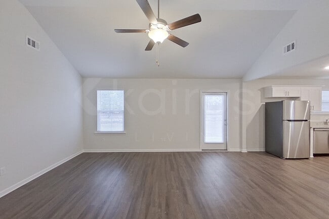 Photo - 114 Western Red Cedar Dr