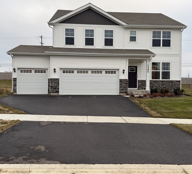 Building Photo - 1347 Tiger Lily Dr