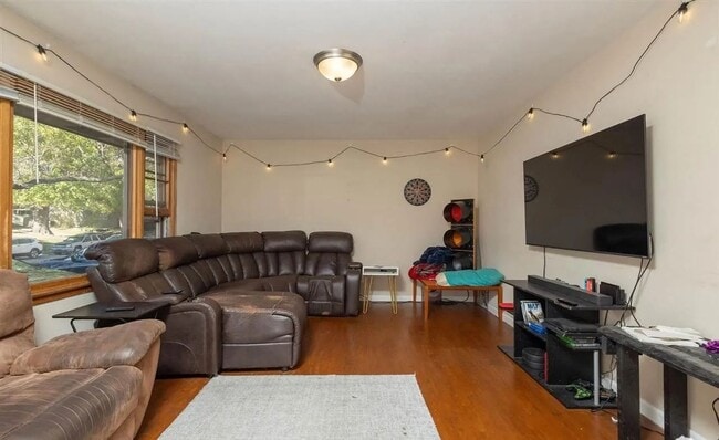 Photo - Spacious 5 Bedroom Home Perfectly Located ...