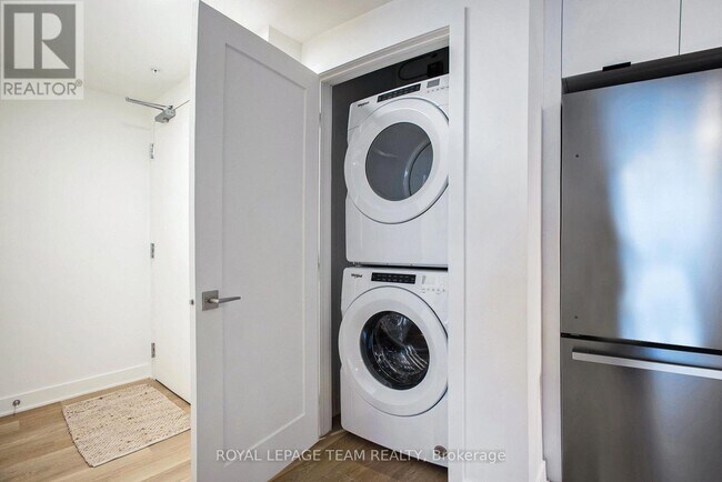 Photo - 1655 Carling Ave Unité B1610