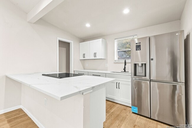Photo - 207 Alvarez Pl Casa