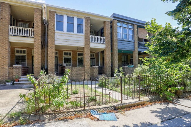 Building Photo - 3BD/1BA: Stunning Duplex in Baltimore City Unit B Rental