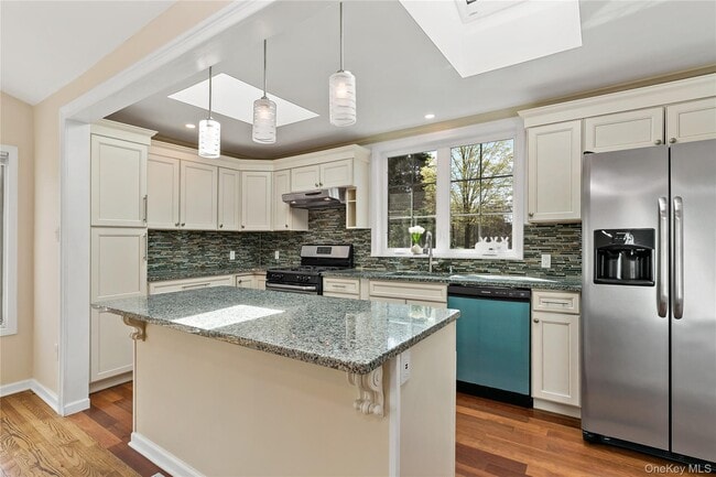Photo - 830 Barberry Rd