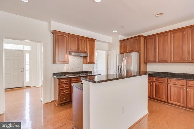 5214 Lynns Retreat Dr