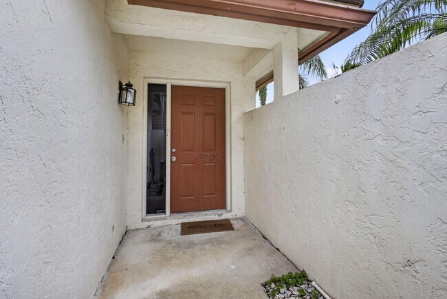 12708 Shoreline Dr