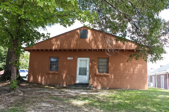 Building Photo - 106 Spruce St W Rental